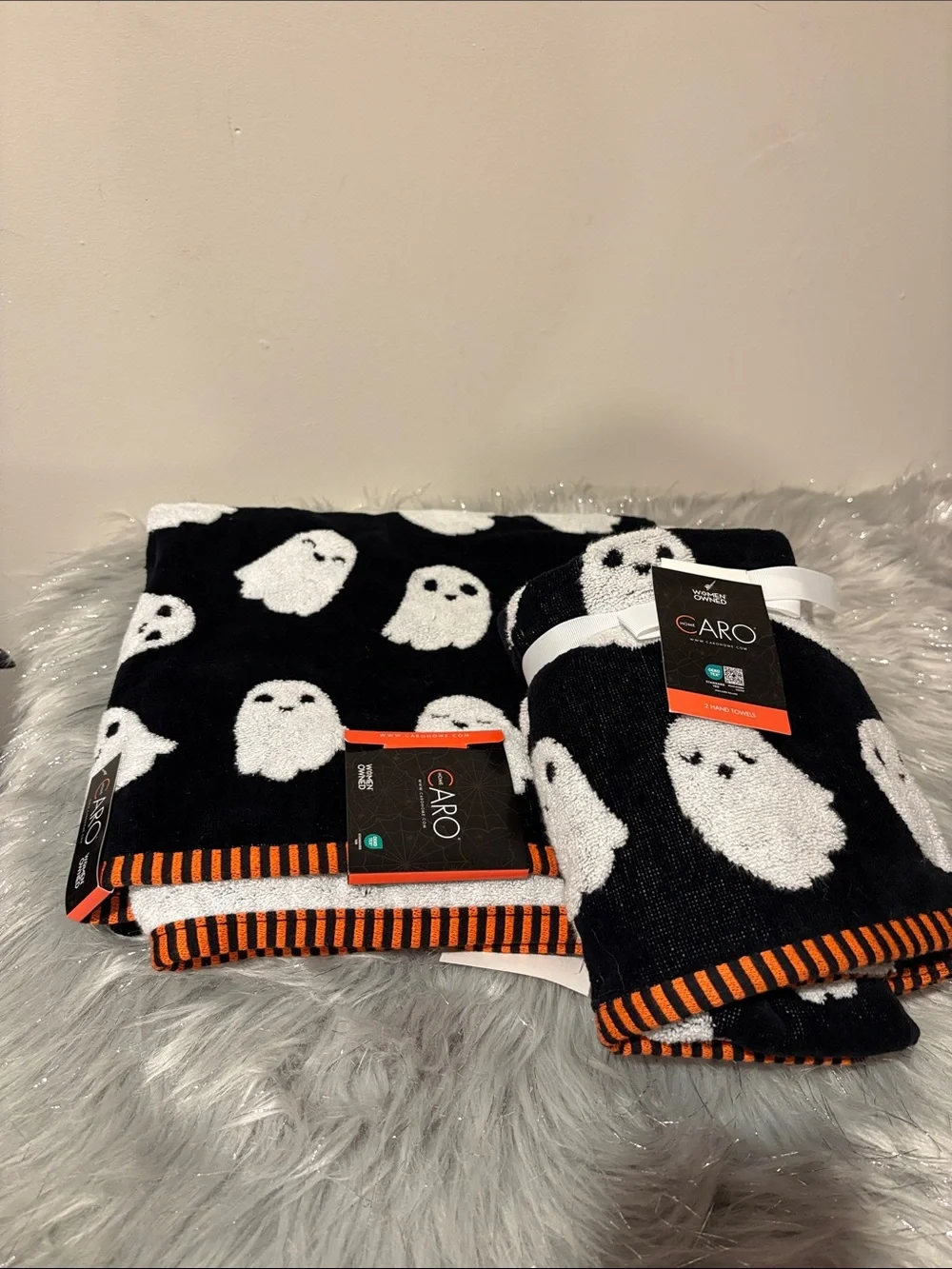 BNWT CARO Black & White Ghost Halloween Towel Set with Orange Stripe Trim - Picture 1 of 5
